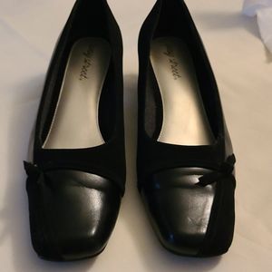 Like-new Dress Shoes Leather and Suede 2" Heel